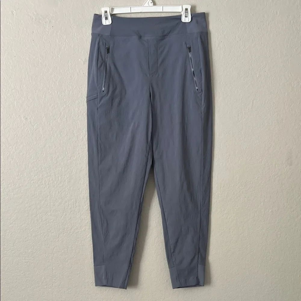 NWOT Athleta Trekkie North High Rise Jogger Gray in Size 6
